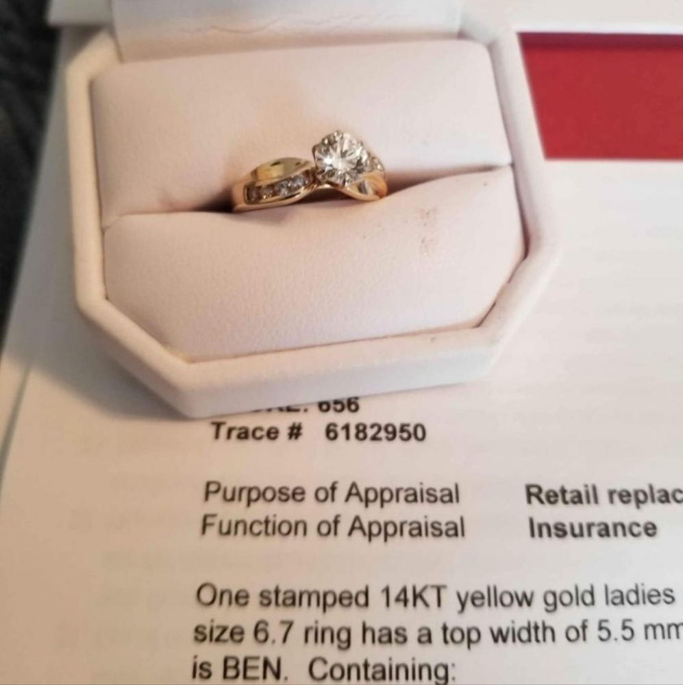 STUNNING 1.09 CT DIAMOND ENGAGEMENT RING w/Appraisal